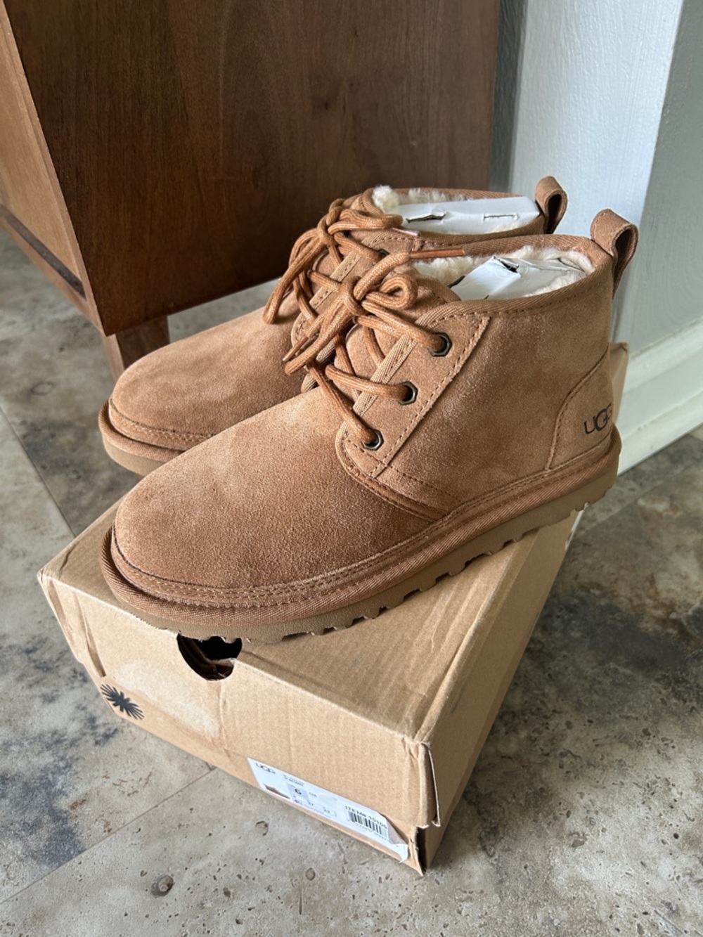 UGG Chestnut Suede Lace-Up Neumel Shearling Ankle Boot size 6